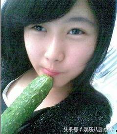 女生说在吃瓜看看你表演